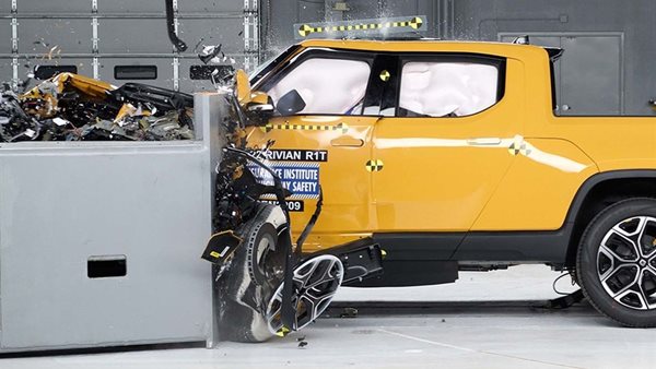 Rivian R1T: Το πρώτο ηλεκτρικό pick up σε crash test
