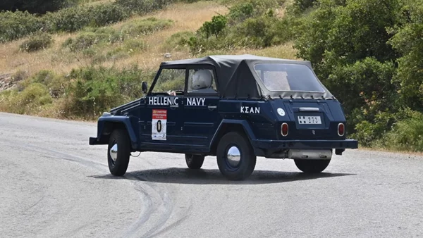 Το Πολεμικό Ναυτικό πήρε μέρος στην ανάβαση Ριτσώνας με ένα υπέροχο και σπάνιο αυτοκίνητο (εικόνες)