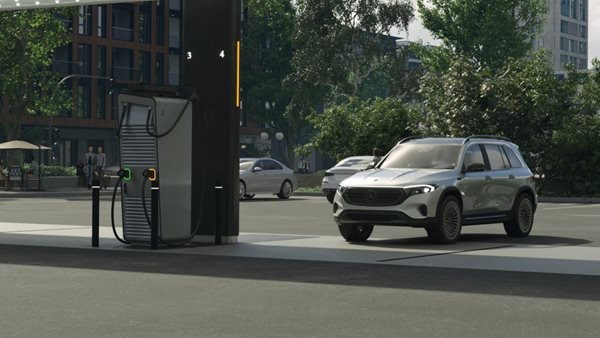 Αυτοκίνητο: Ένα κλάδος διχασμένος μεταξύ ηλεκτρικών και συμβατικών που πάει για ατύχημα