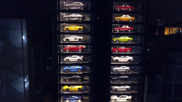 Πού μπορείς να αγοράσεις μια Ferrari όπως ένα μπουκάλι νερό (video)