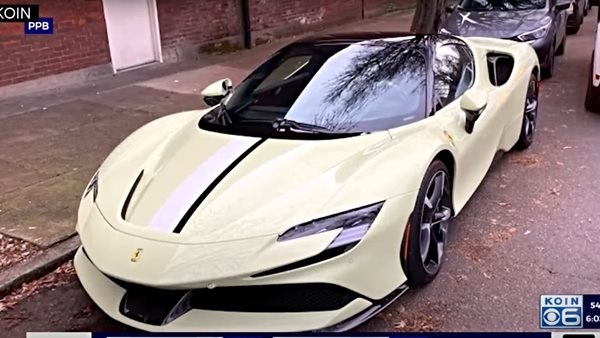 Έκλεψε Ferrari SF90 και την πάρκαρε λίγα μέτρα παρακάτω (video)