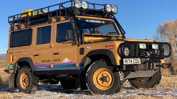 Πωλείται Land Rover Defender του 1998 που πήρε μέρος σε Camel Trophy