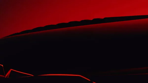 H Ferrari βρήκε τον άνθρωπο για να μπει στην θάλασσα