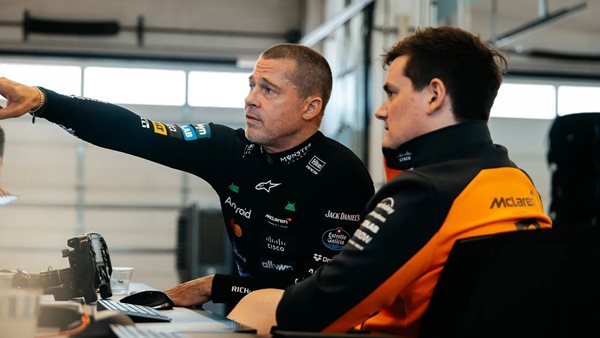 F1: Δείτε τον Brad Pitt να οδηγεί μια McLaren (Video)