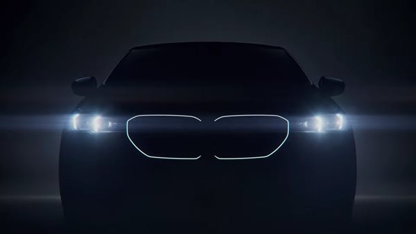 Το teaser για τη νέα BMW i5 αφήνει ελπίδες για πιο όμορφα "νεφρά"