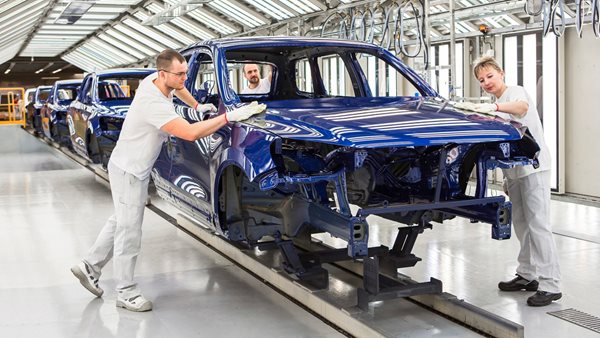 Γερμανική αυτοκινητοβιομηχανία δίνει 900 εκατ. ευρώ για εθελουσία