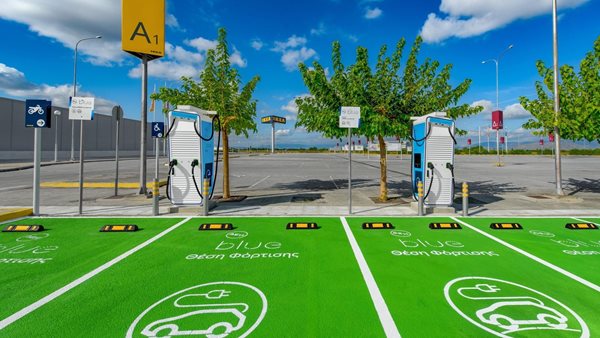 Ευρωπαϊκή χρηματοδότηση για εγκατάσταση φορτιστών ΔΕΗ blue