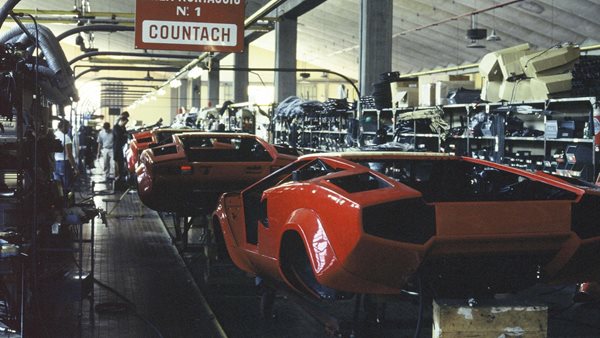 H Lamborghini Countach γίνεται 50 ετών και επιστρέφει στην παραγωγή (εικόνες, video)
