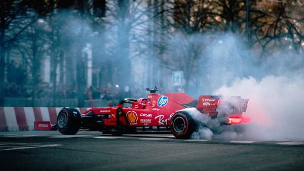 "Κάηκε" το Μιλάνο στην μεγάλη F1 γιορτή της Ferrari (εικόνες)