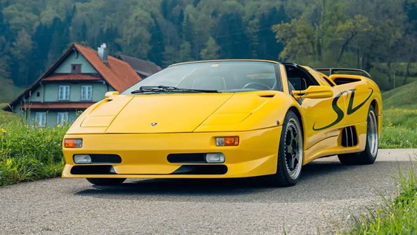 Πωλείται η μία από τις δύο Lamborghini Diablo SV Roadster-η τελευταία με V12, χειροκίνητο κιβώτιο και πίσω κίνηση