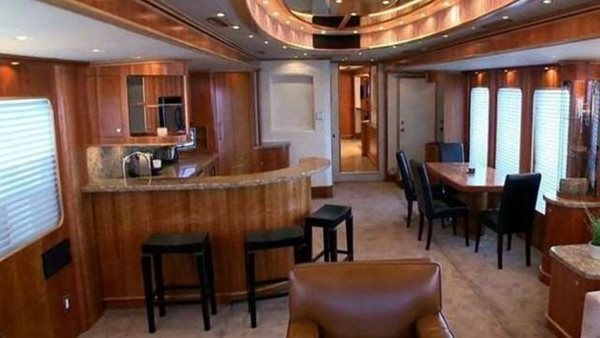 Το τροχόσπιτο του Leonardo DiCaprio μοιάζει με διαμέρισμα