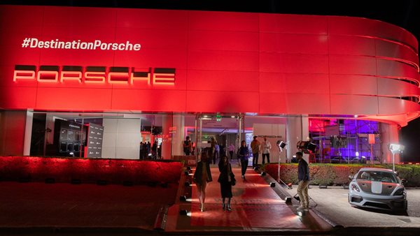 Εγκαίνια του ανανεωμένου Porsche Center Αthens και πρώτη πανευρωπαϊκή παρουσίαση της νέας Taycan