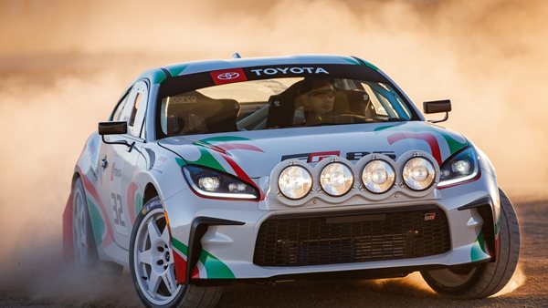 Δεν γίνεται να μην θέλεις το Toyota GR86 Rally Legacy που θυμίζει αγωνιστική Celica