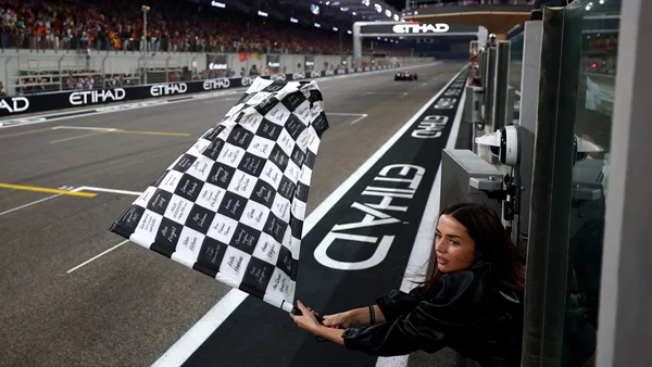 F1: Ποια σταρ του Hollywood έκλεψε την παράσταση στον τελικό του Άμπου Ντάμπι