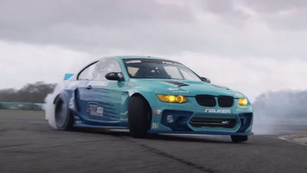 Ατελείωτα drift με BMW M3 850 ίππων που δεν είναι ακριβώς BMW