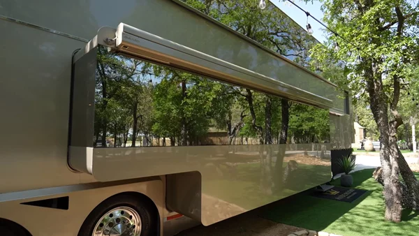 Κλείσε διακοπές στο motorhome του Will Smith