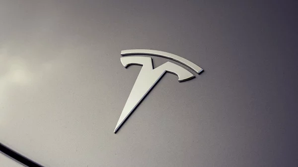 H Tesla ταράζει και πάλι τα νερά-τι ανακοίνωσε για το 2025