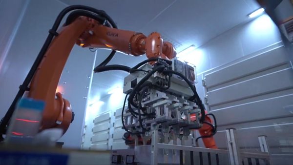 Φωτιά στο εργοστάσιο του μεγαλύτερου κατασκευαστή μπαταριών αυτοκινήτων