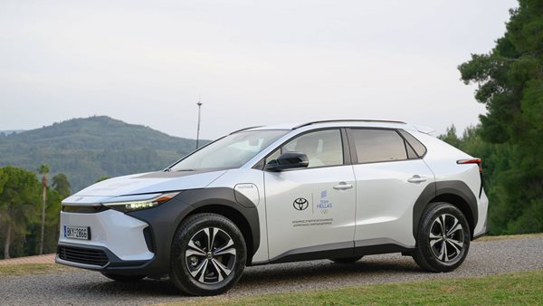 Toyota bZ4X: Με οικολογικό πρόσημο οι μετακινήσεις της Ελληνικής Ολυμπιακής Λαμπαδηδρομίας