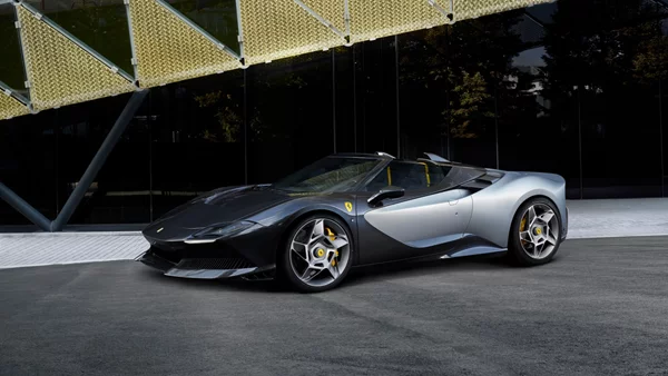 Νέα Ferrari SP-8: Μοναδική, χωρίς οροφή και με V8 twin turbo