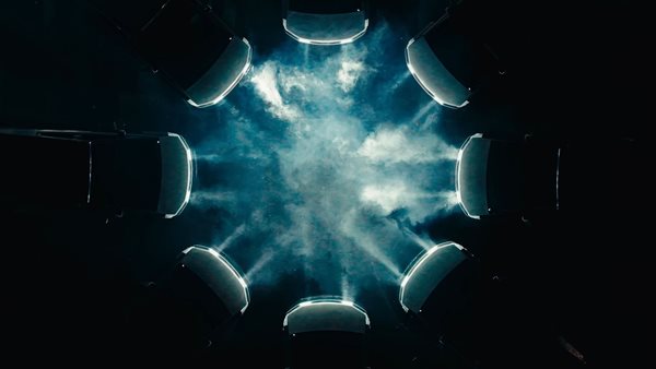 Δείτε ένα ξεχωριστό χριστουγεννιάτικο light show με Tesla Cybertruck (video)