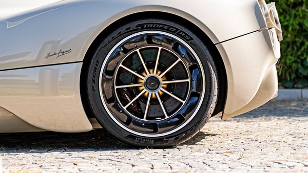 Η Pagani ζήτησε από την Pirelli ειδικά ελαστικά για την Utopia