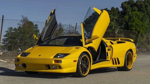 Αυτή η υπέροχη Lamborghini Diablo VT Roadster βγαίνει σε δημοπρασία και δεν είναι ακριβή