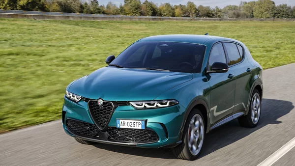 Στην Ελλάδα η Alfa Romeo Tonale Plug-in Hybrid Q4-τιμές και εκδόσεις