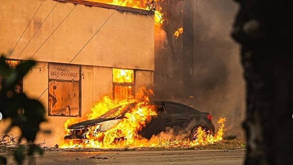 Λος Άντζελες: Πώς τα ηλεκτρικά αυτοκίνητα παραμένουν πρόβλημα μετά την φωτιά