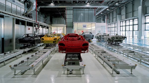 Video: Πώς φτιάχνονται οι Ferrari, Lamborghini και Maserati