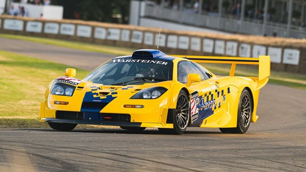McLaren F1 GTR: Μην την βλέπεις έτσι, κυκλοφορεί στον δρόμο και πωλείται