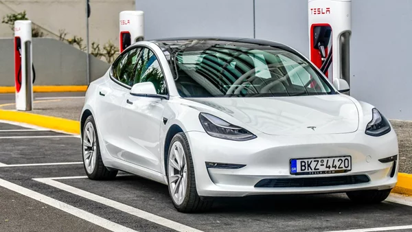 Σε προβλήματα μπαίνει η Tesla στην Σουηδία