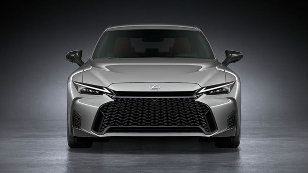 Γιατί η Lexus επέλεξε facelift και όχι αντικατάσταση του IS