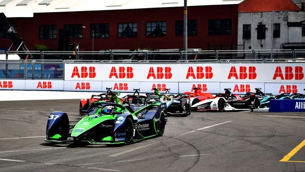 Video: Μια στιγμή παραφροσύνης για την Formula E