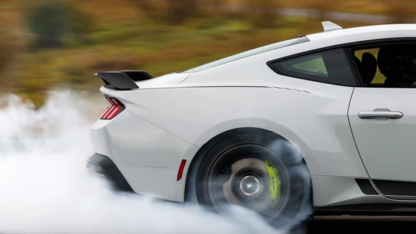 Η Ford θα αποκαλύψει νέο αυτοκίνητο υψηλών επιδόσεων στο Ντιτρόιτ