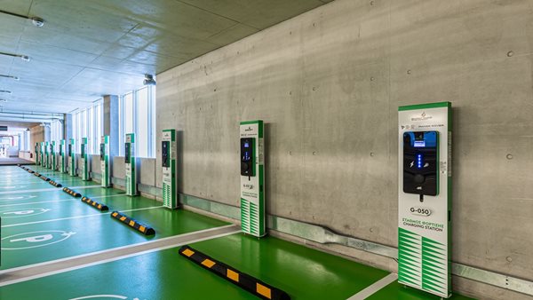 Άνοιξε ο μεγαλύτερος σταθμός φόρτισης ηλεκτρικών αυτοκινήτων στην Ελλάδα και είναι δωρεάν
