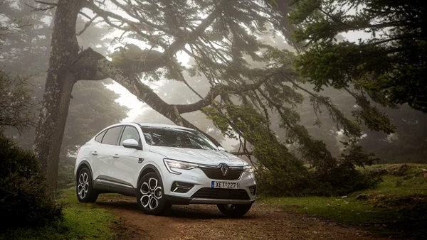 Renault Arkana E-Tech Hybrid: Μπάμπουσκα