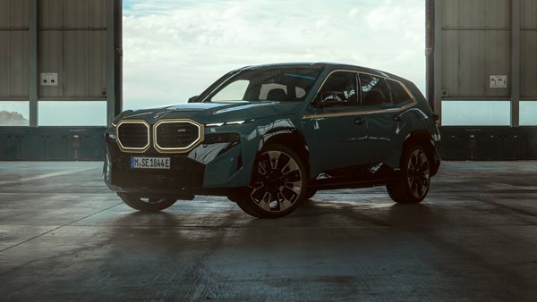 H BMW παθαίνει ηλεκτροπληξία με την XM