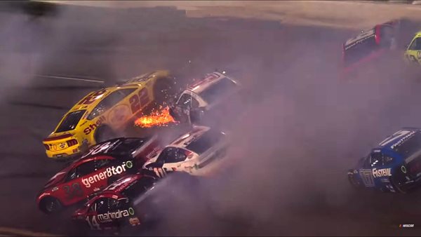 NASCAR: Απίστευτη καραμπόλα 23 αυτοκινήτων στην Daytona