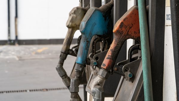 Πόσο θα επηρεάσει τις τιμές καυσίμων η επίθεση του Ισραήλ στο Ιράν