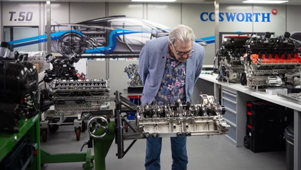 O Gordon Murray θαυμάζει ατελείωτα τoν V12 της Cosworth