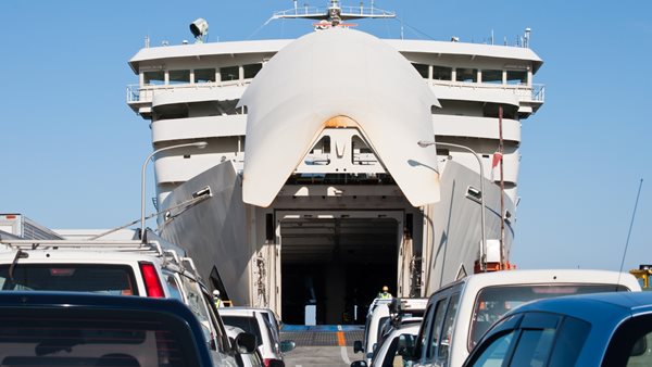 Ελλάδα: Τι ισχύει για την μεταφορά ηλεκτρικών αυτοκινήτων στα πλοία
