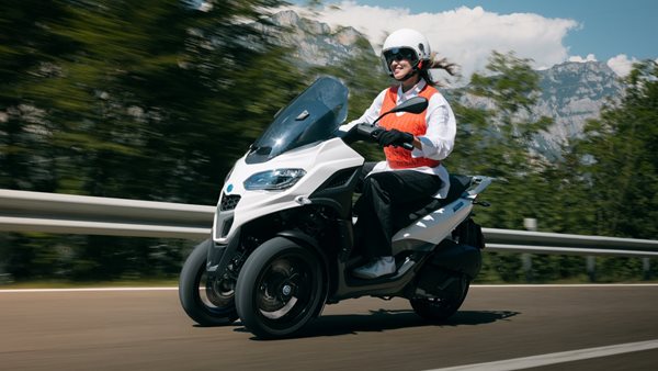 Νέα έκδοση για το δημοφιλές τρίτροχο scooter Piaggio MP3 με μικρότερο κινητήρα
