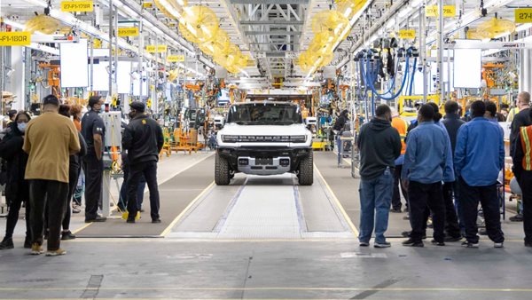 Ηλεκτρικά αυτοκίνητα: Πώς οι ΗΠΑ χάνουν ξανά από την Κίνα