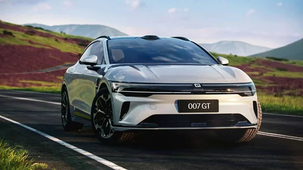 Το νέο Zeekr 007 GT έχει κάτι από Porsche Taycan