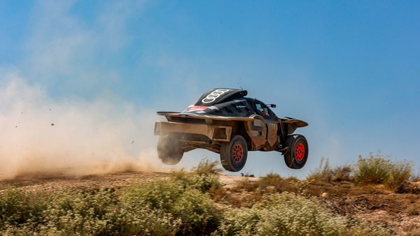 H Audi πάει στο Dakar με το νέο RS Q e-tron E2 (+video)