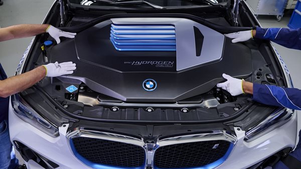 Ξεκίνησε η παραγωγή του BMW iX5 υδρογόνου (εικόνες)