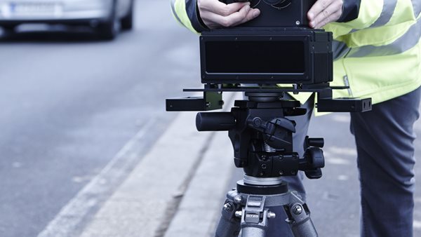 Τι γράφουν τα SMS που στέλνει το Υπουργείο Μεταφορών στους οδηγούς