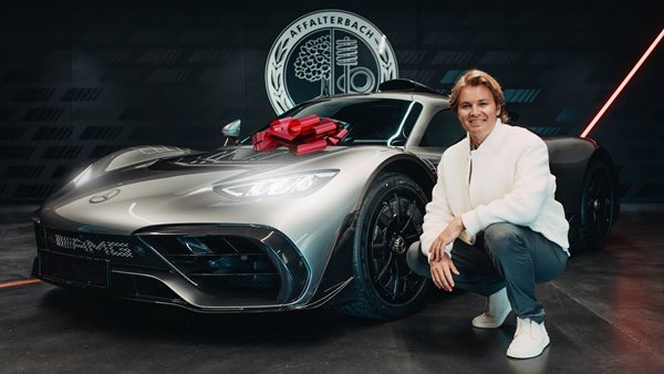 Πρώην πιλότος F1 πήρε το απίθανο hypercar AMG One και έκανε την πρώτη του βόλτα (video)