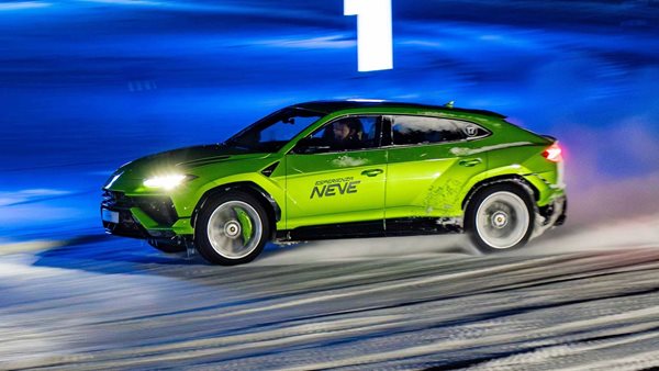 Πώς είναι να οδηγείς Lamborghini στο χιόνι και στον πάγο (εικόνες)